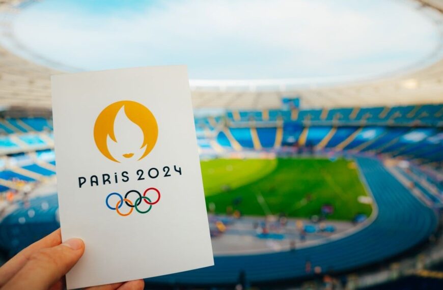 Olympic athletes call on beverage giants to ditch plastic at Paris 2024