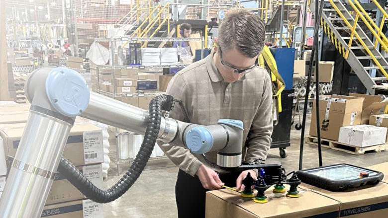 Robotiq's new AX20 & AX30 palletizers surpass weight & reach limits