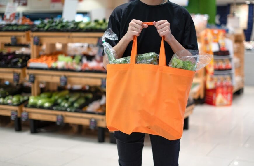 Retail giants bet big on reusable packaging