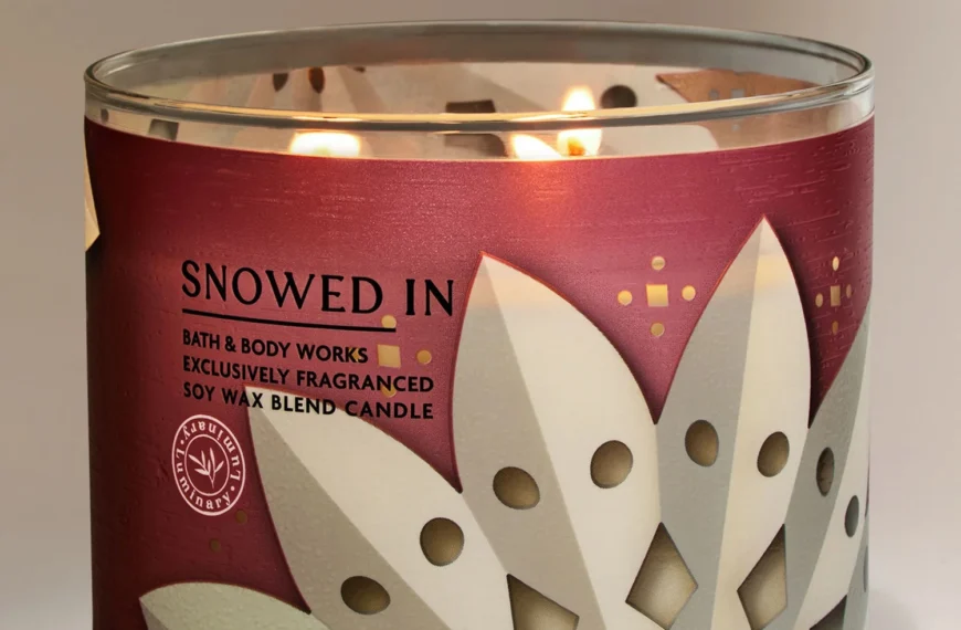 Bath & Body Works Pulls Holiday Candle With Snowflake Resembling KKK Hoods
