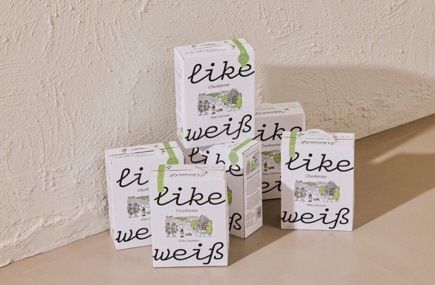 Typography Takes the Lead in Likeweiß’s Wine Box