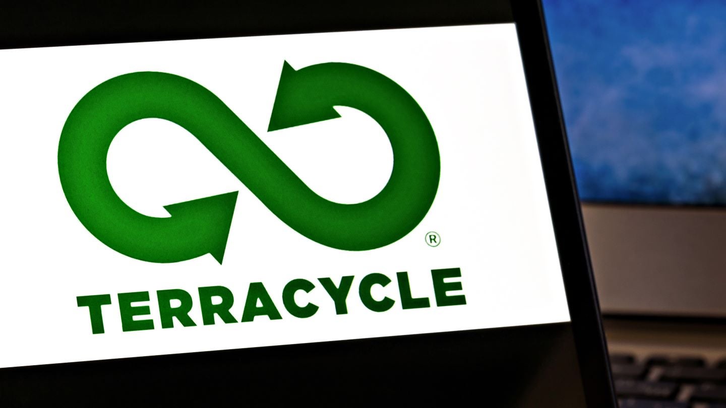 Carrefour rolls out loop reuse model nationwide in France