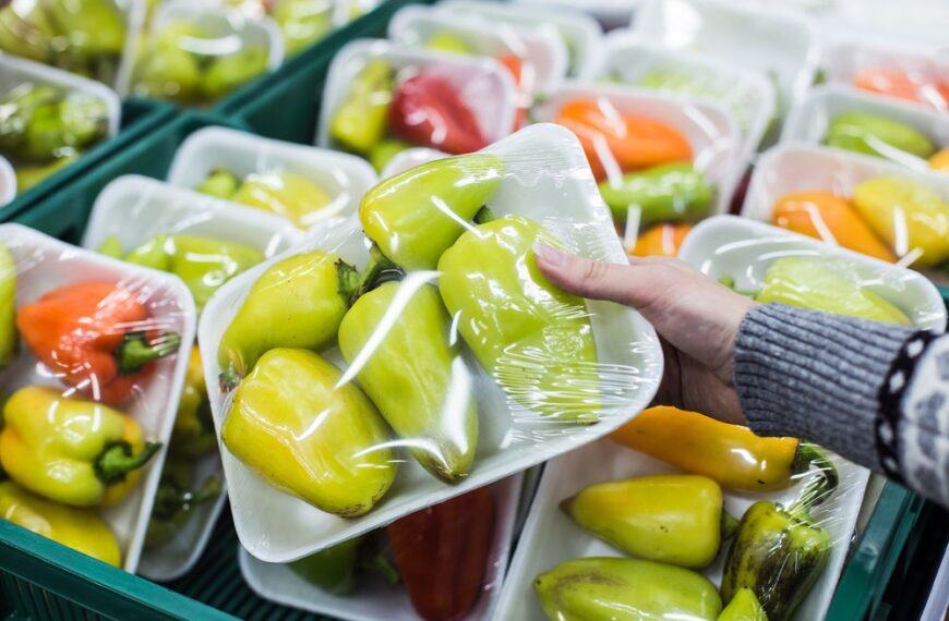 UK charity calls for ban on plastic packaging for fruit and vegetables