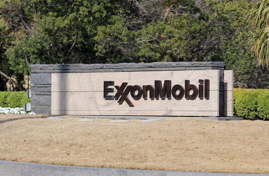 ExxonMobil halts €100m plastic recycling projects in Europe