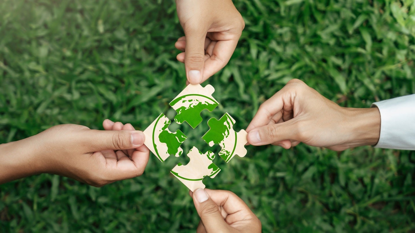 Eastman and Toly unveil new sustainable cosmetic compact 