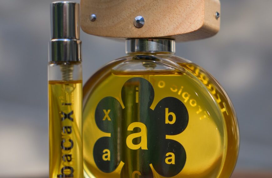 ABACAXI Perfume Bottles Bloom with Tropical Charm