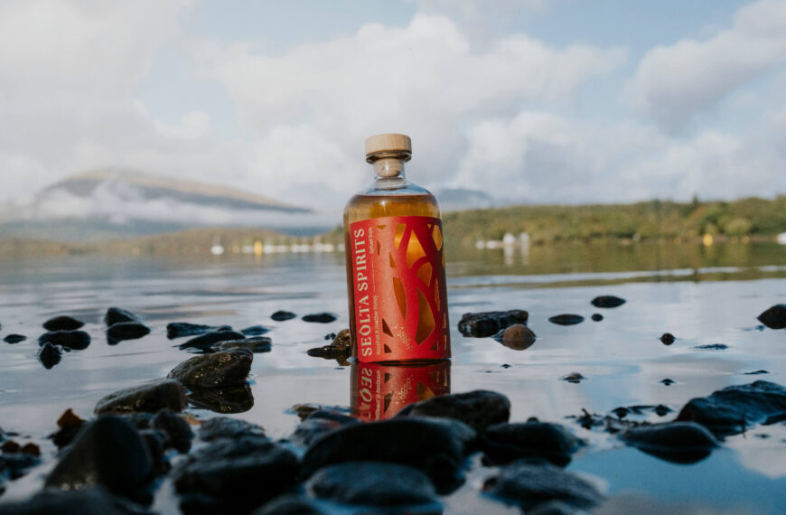 Seolta Spirits’ Die-Cut Label Lets Its Scottish-Style Rum Shine