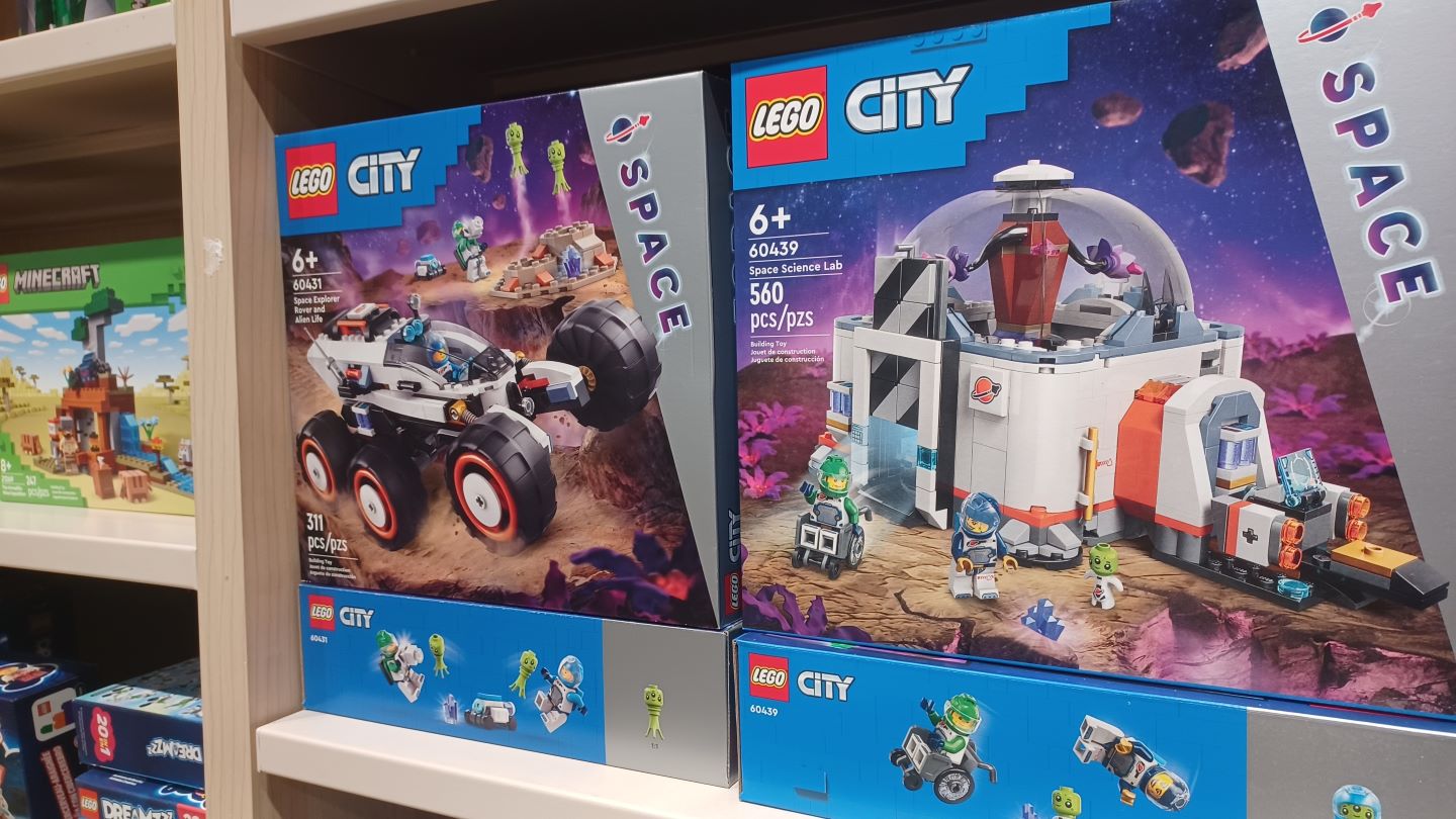 Lego moves majority of packing lines from plastic to paper bags 