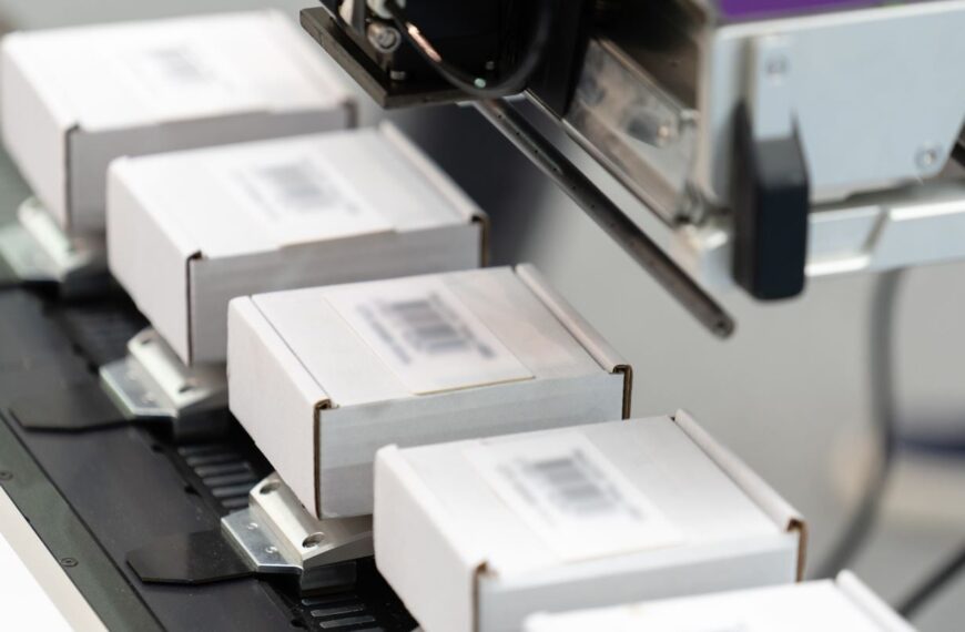 DHL adopts liner-free labelling at German logistics hub 