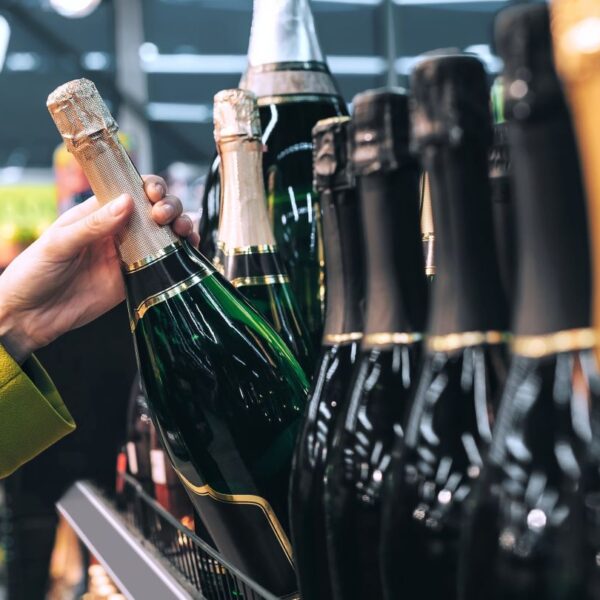 Saxco and Revino to distribute reusable wine bottles in US 