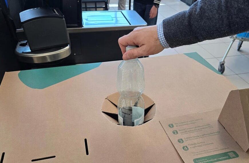 Mondi and Biedronka drive circular packaging in Poland with Recyklobox