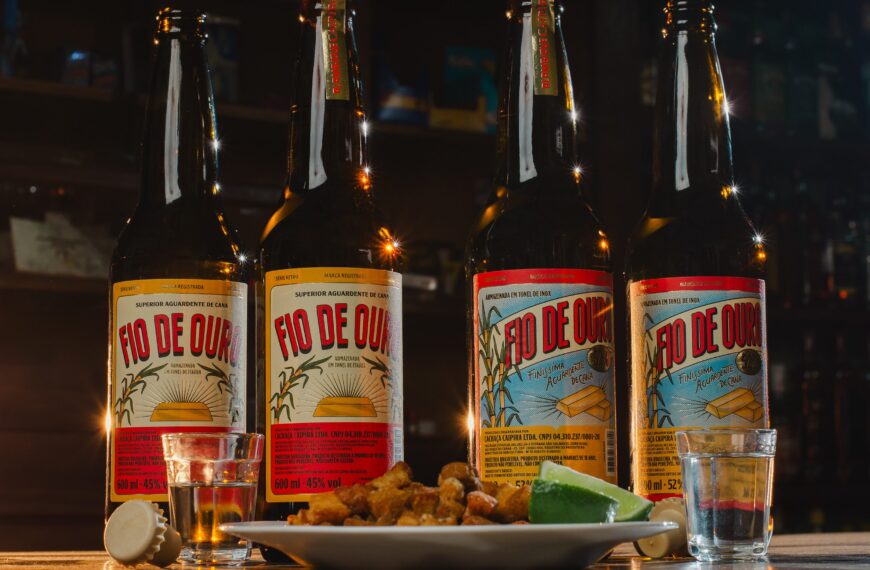 Brazilian Spirit Fio de Ouro Brings the 1940s To Life