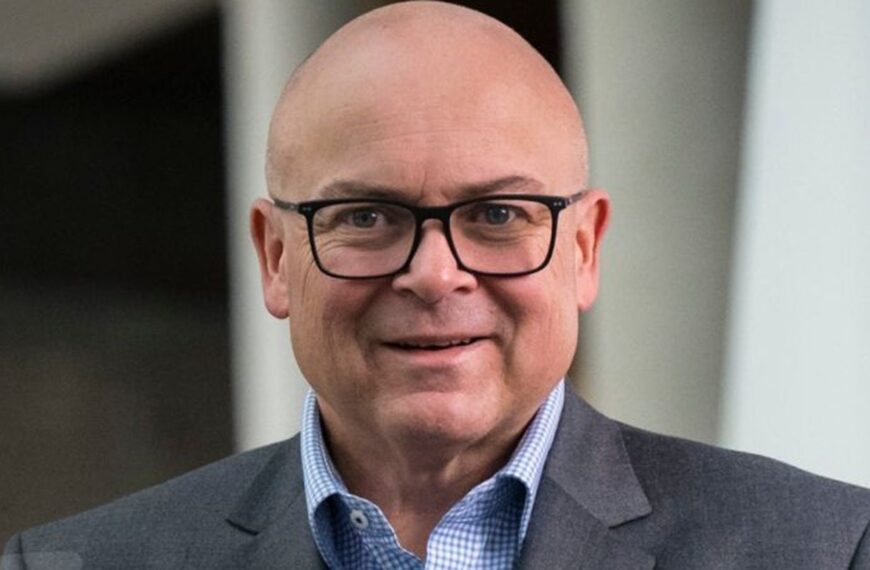 APCO CEO to step down in November
