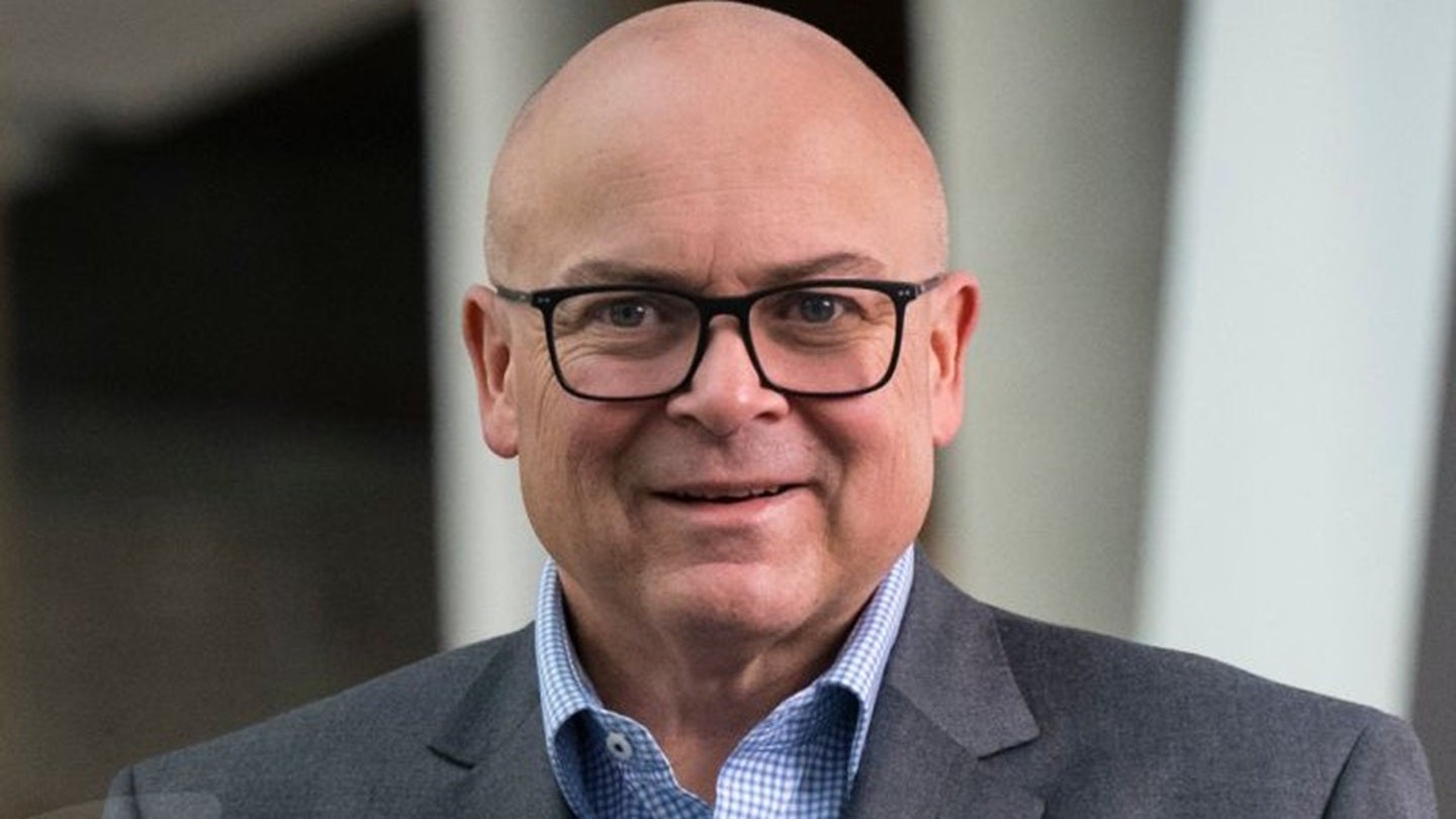 APCO CEO to step down in November